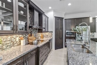 Building Photo - 9264 Glenforest Dr