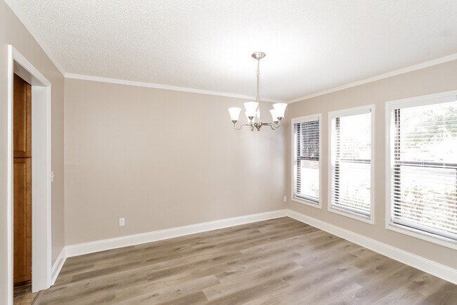 Building Photo - 5118 Stonehurst Rd