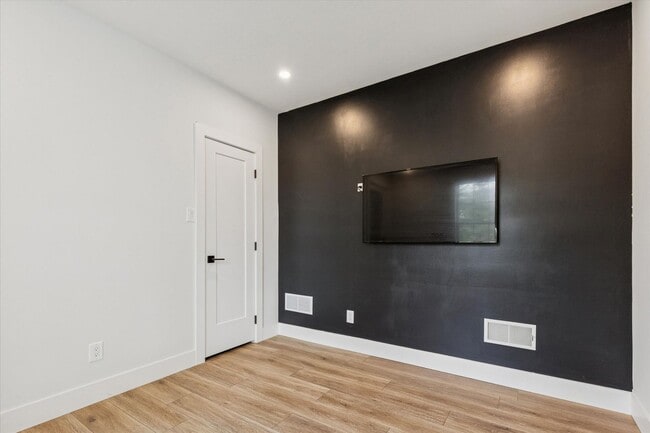 Building Photo - Stunning Renovated 5-Bedroom Exton Home – 6-Month Lease, Gourmet Kitchen & Walkout Basement