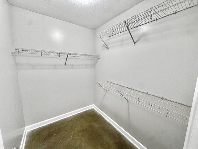 Building Photo - 3915 Jordan View Dr