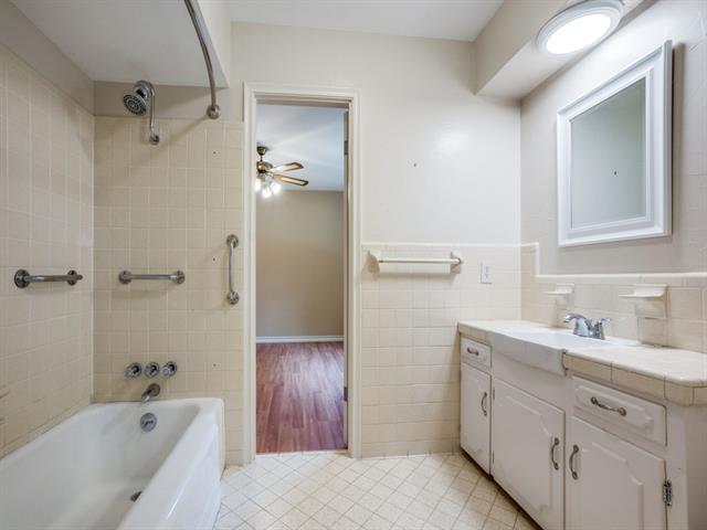 Building Photo - 3731 Vancouver Dr