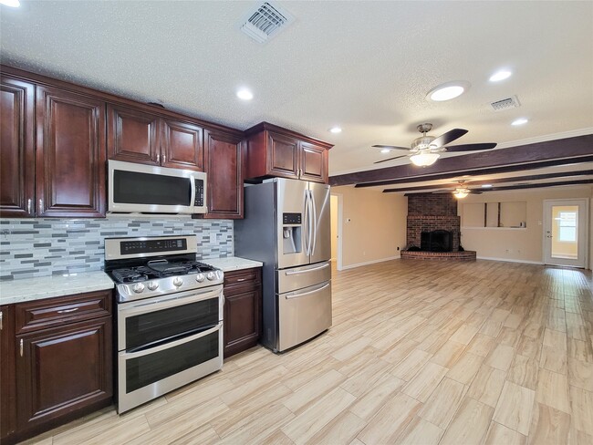 Building Photo - 12611 Dermott Dr