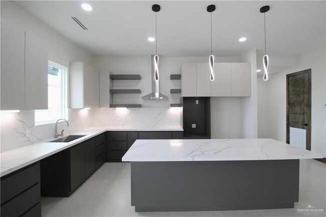 Building Photo - 1611 Oak Alley Dr