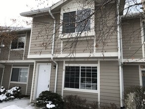 Building Photo - Newly remodeled 2 Bedroom Grant Creek Con...
