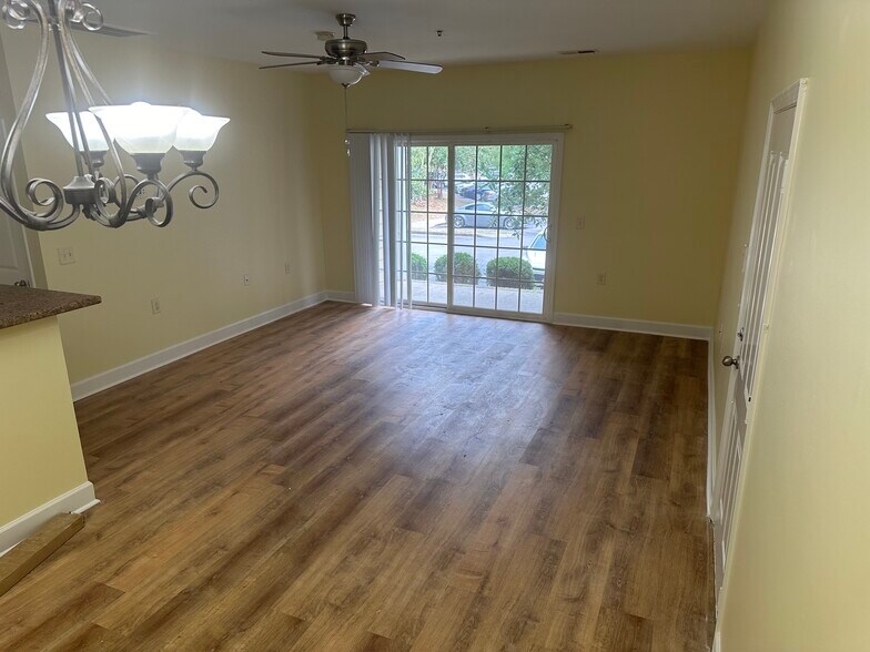 Building Photo - 4844 Bevendean Dr