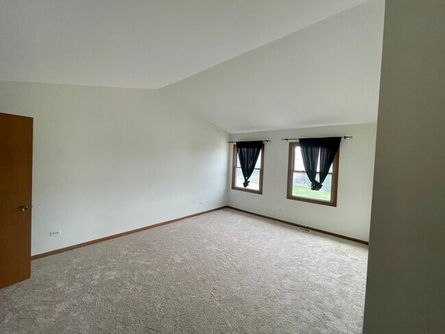 Building Photo - 9301 Waterford Ln