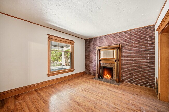 Building Photo - $2,895.95, with $200 Off Cleaning Voucher, 3 Beds - 2 Bath, Single Family Home in Denver with Was...