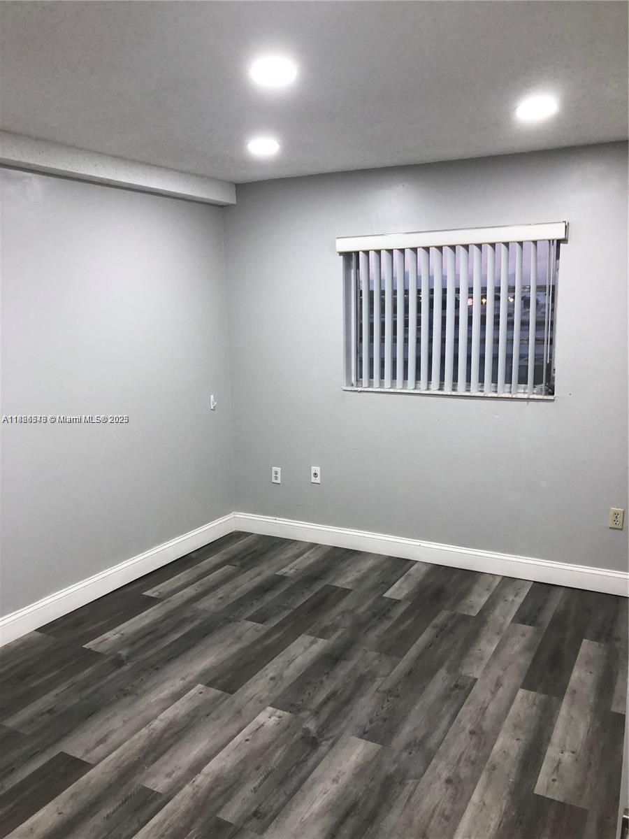 Building Photo - 1555 W 44th Pl