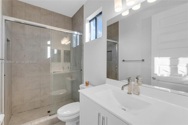 Building Photo - 10890 Shore St