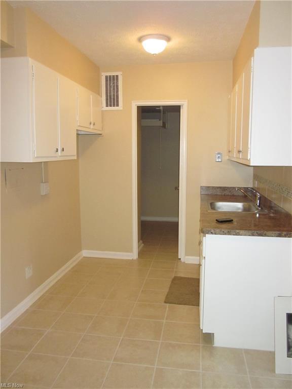 Building Photo - 13800 Fairhill Rd