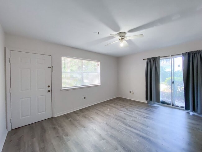 Building Photo - Campus Edge #201