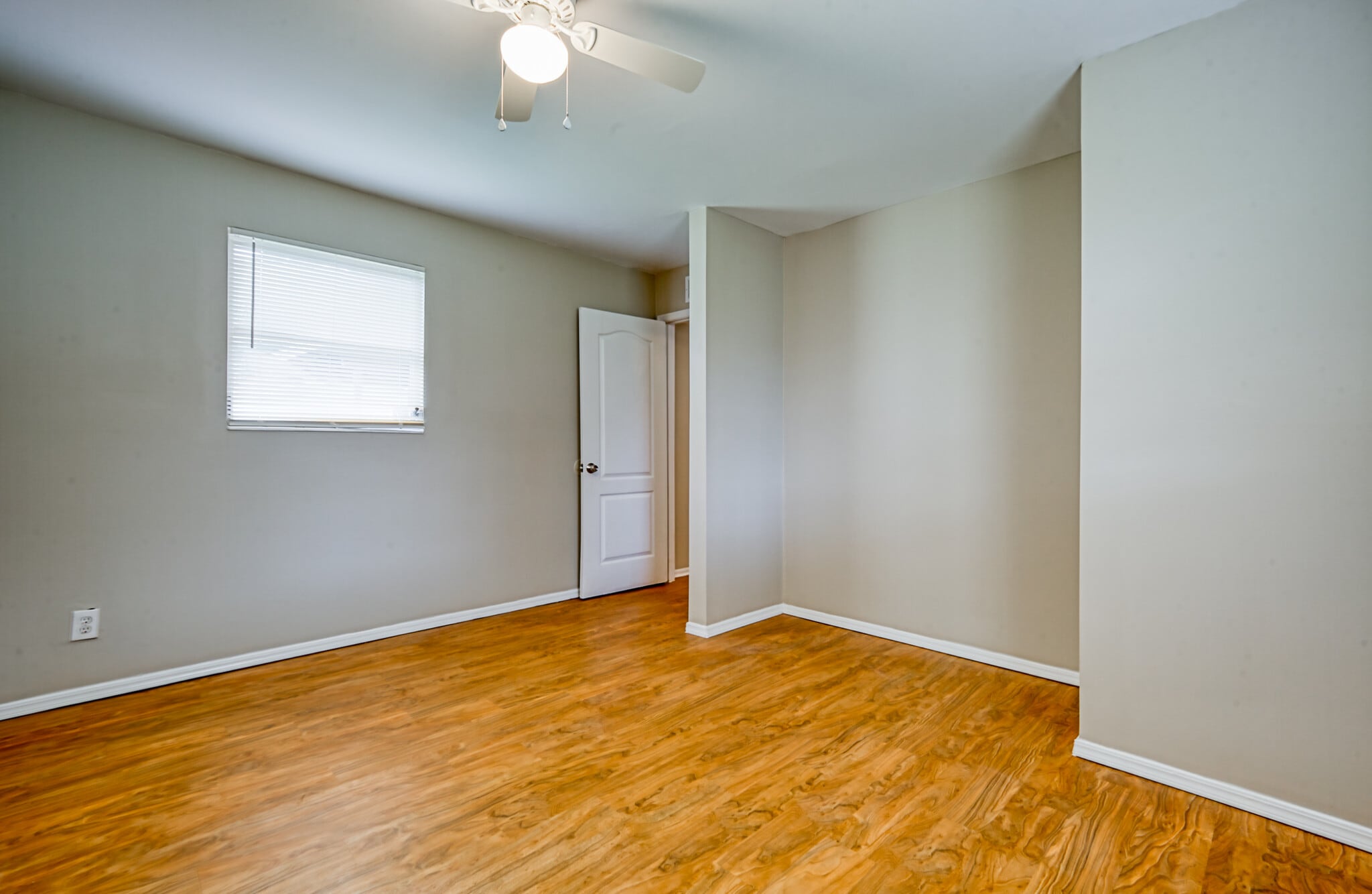 Building Photo - 2220 Eudine Dr W