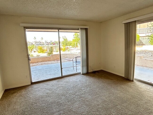 Building Photo - On the Lake, 2 Bed, 2 Bath, Great Views!