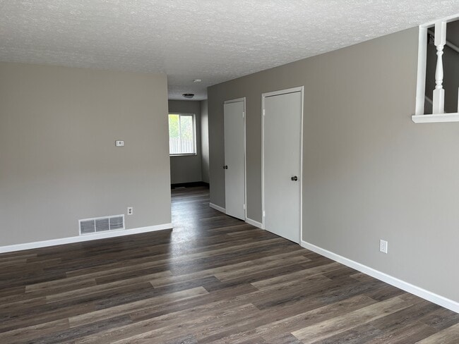 Large living room - 7320 Fall Creek Ln