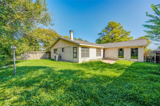 Building Photo - 1510 Chestnut Tree Ln