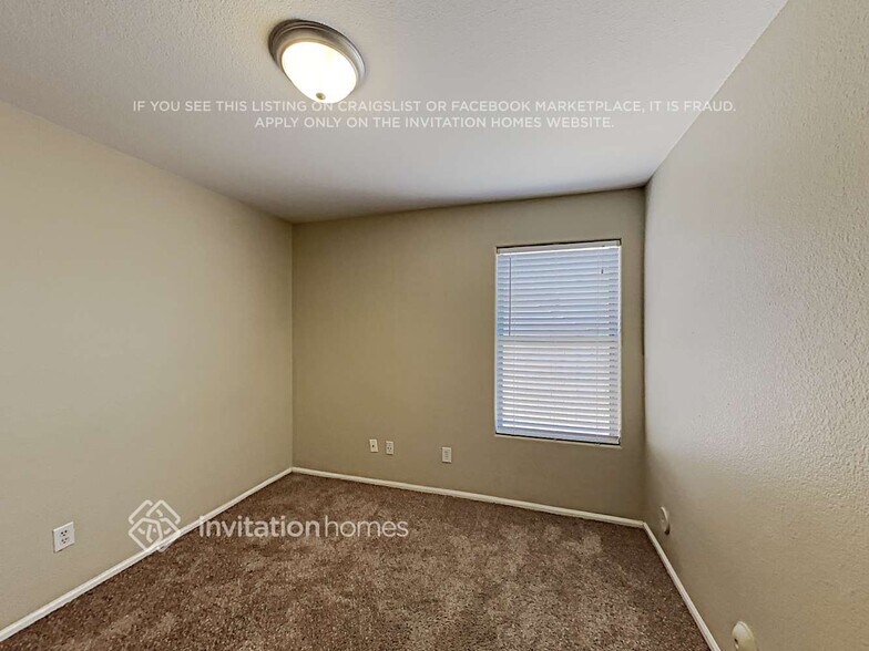 Building Photo - 16661 W Latham St
