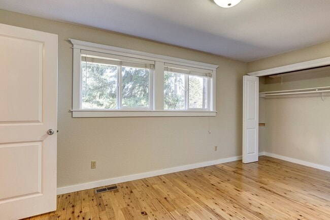 Building Photo - Beautiful Home in Polnell Shores