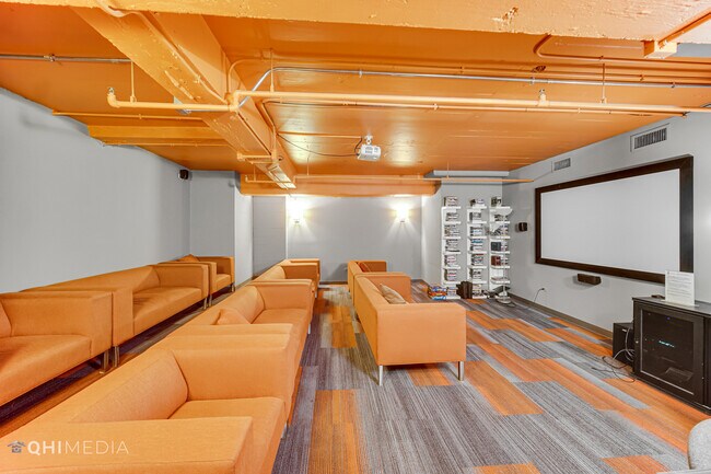 Building Photo - 565 W Quincy St