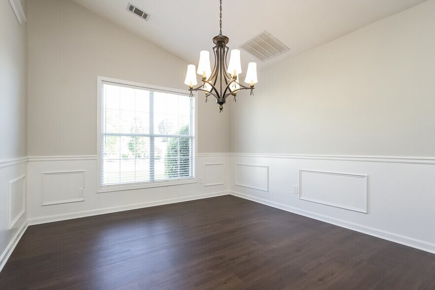 Building Photo - 2585 Fairmont Park Ct