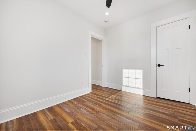 Building Photo - 60 Walter Ave