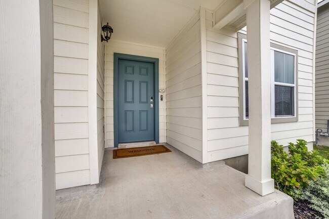 Building Photo - Beautiful 5-Bedroom Home in Riverstone at Westpointe