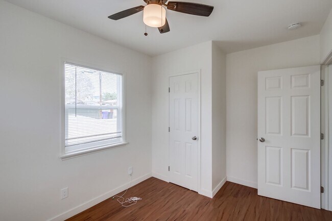 Building Photo - Updated 2-Bed Condo in Prime North Park