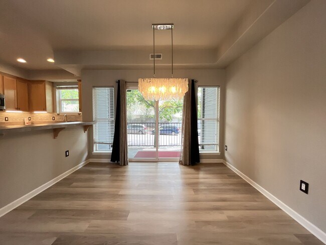 Building Photo - Distinctive 3-Story Tigard Townhouse with Stainless Steel Kitchen, Vaulted Ceilings & Attached 2-...
