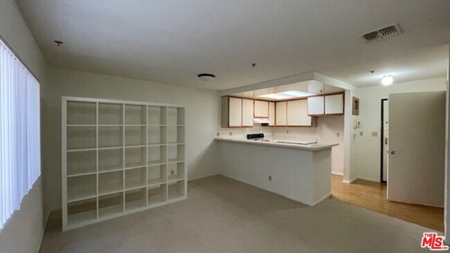 Building Photo - 420 S Harvard Blvd