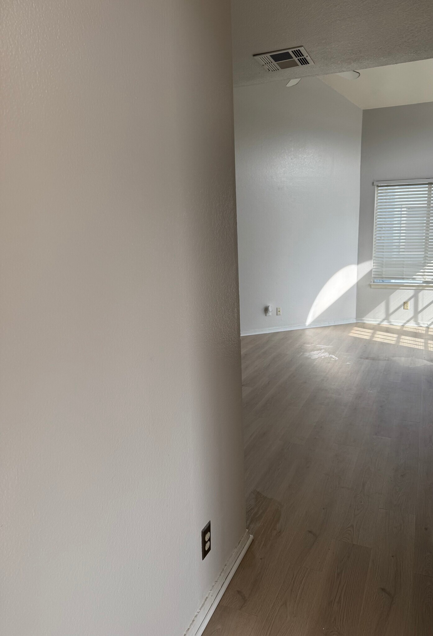 Building Photo - 1802 E 66th Pl