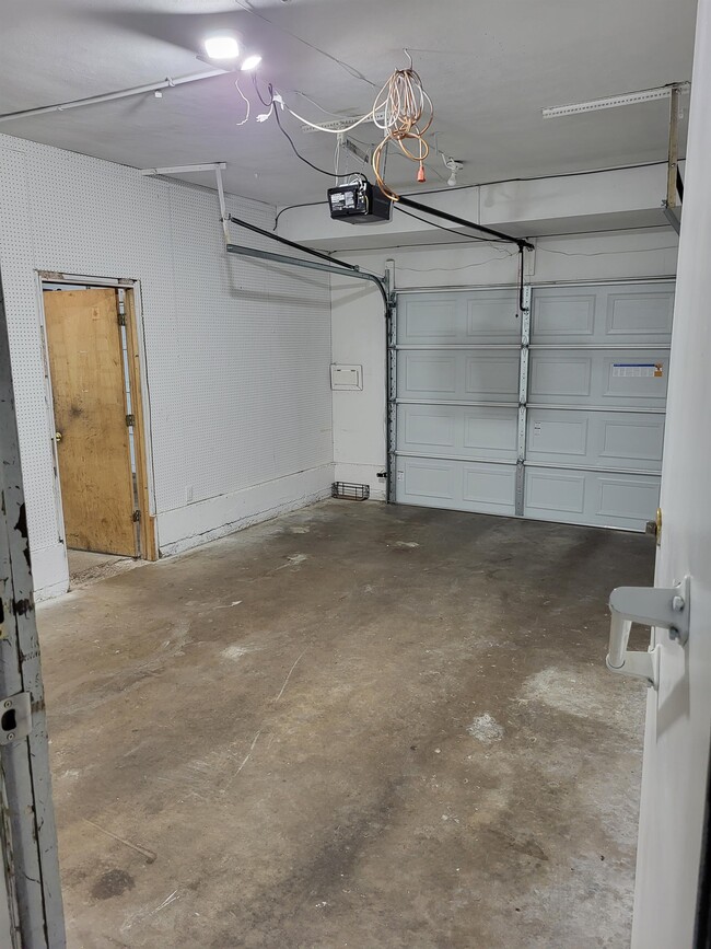 Building Photo - 1228 W Lombard St