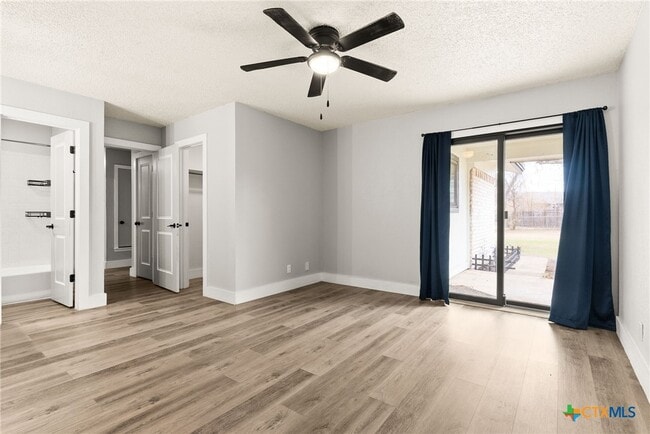 Building Photo - 2606 Lake Rd