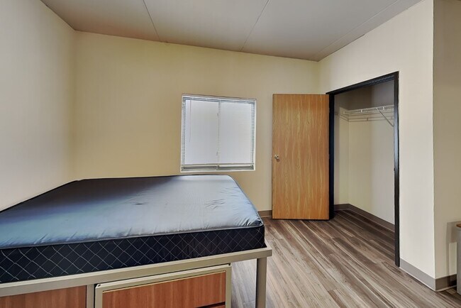 Building Photo - 215 Stanton Ave