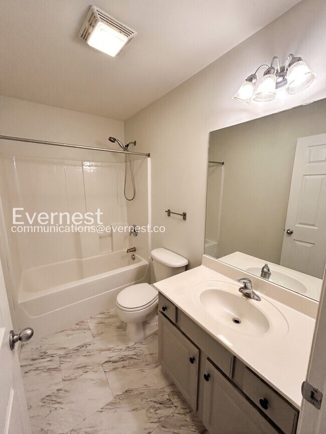 Building Photo - 4-Bed/2.5-Bath/ Home with Attached Garage and Large Yard/Available Now!
