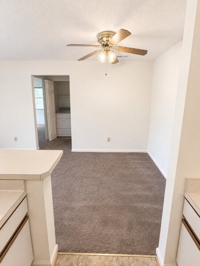 Building Photo - 541 Pineland Cir