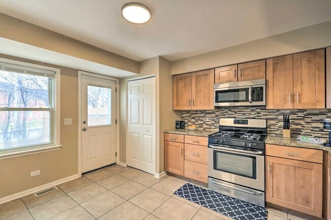 Building Photo - 505 E Valley Ln