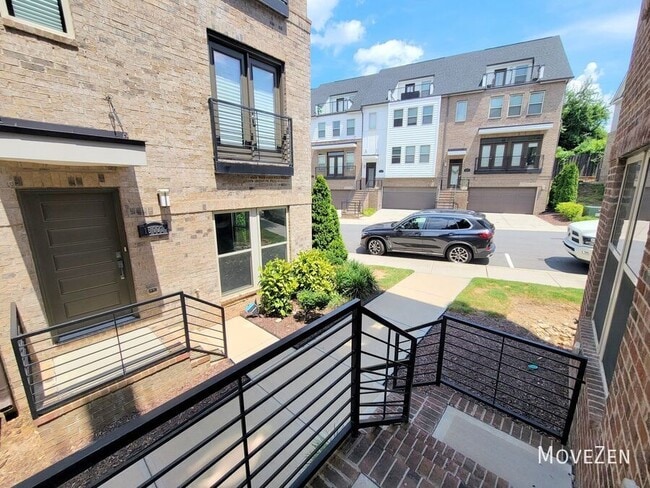 Building Photo - 15041 New Amsterdam Ln
