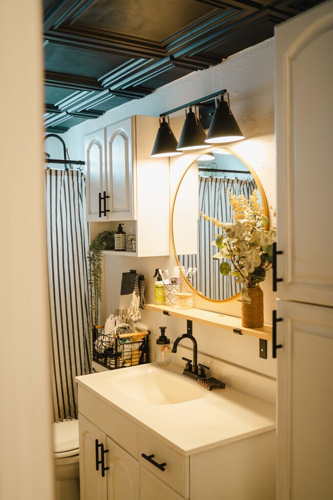 Building Photo - 1155 Ash St