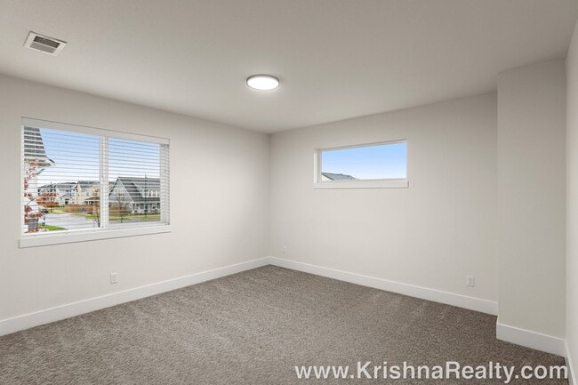 Building Photo - 4227 SE Reed Dr