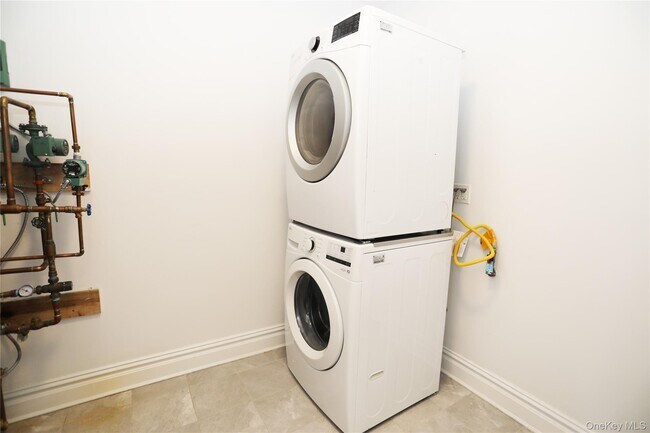 Building Photo - 333 Tompkins Ave