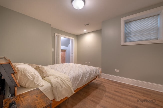 Building Photo - 3639 N Troy St