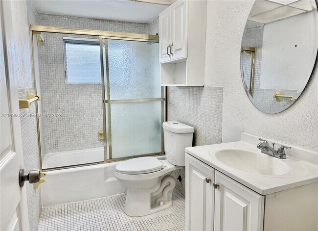 Building Photo - 1855 NE 121st St