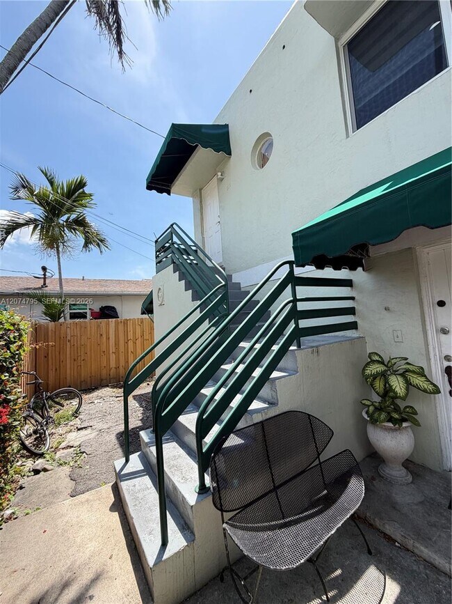 Building Photo - 311 SW 27th Ave
