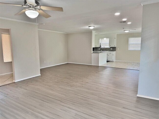 Building Photo - 2317 NE Village Dr