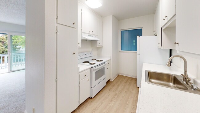Building Photo - 541 Alameda del Prado