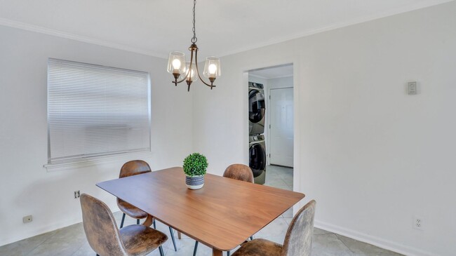 Building Photo - Beautifully renovated 2bed 1bath