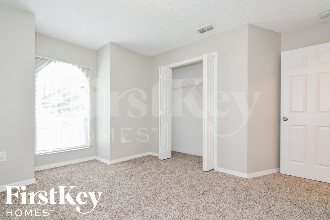 Building Photo - 7901 Sioux Ln