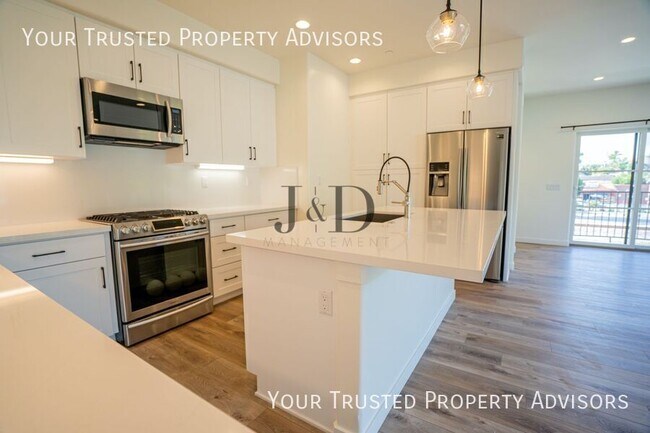 Building Photo - 1371 N Vulcan Ave