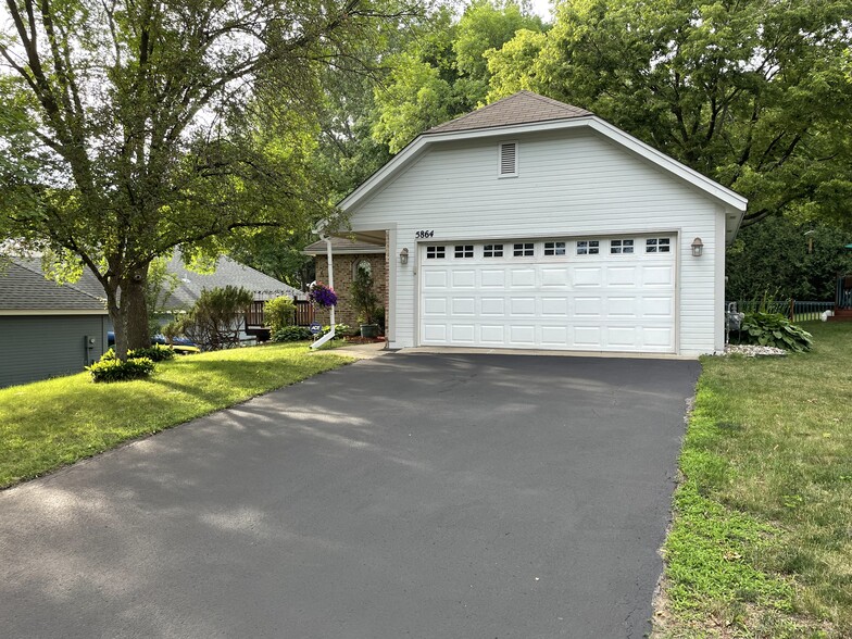 Building Photo - 5864 Red Cherry Ln