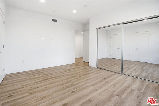 Building Photo - 1820 Prosser Ave