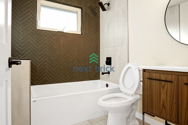 Building Photo - BEAUTIFUL FULLY RENOVATED 2 BED 1 BATH FOR RENT – PRIME WEST SEATTLE LOCATION